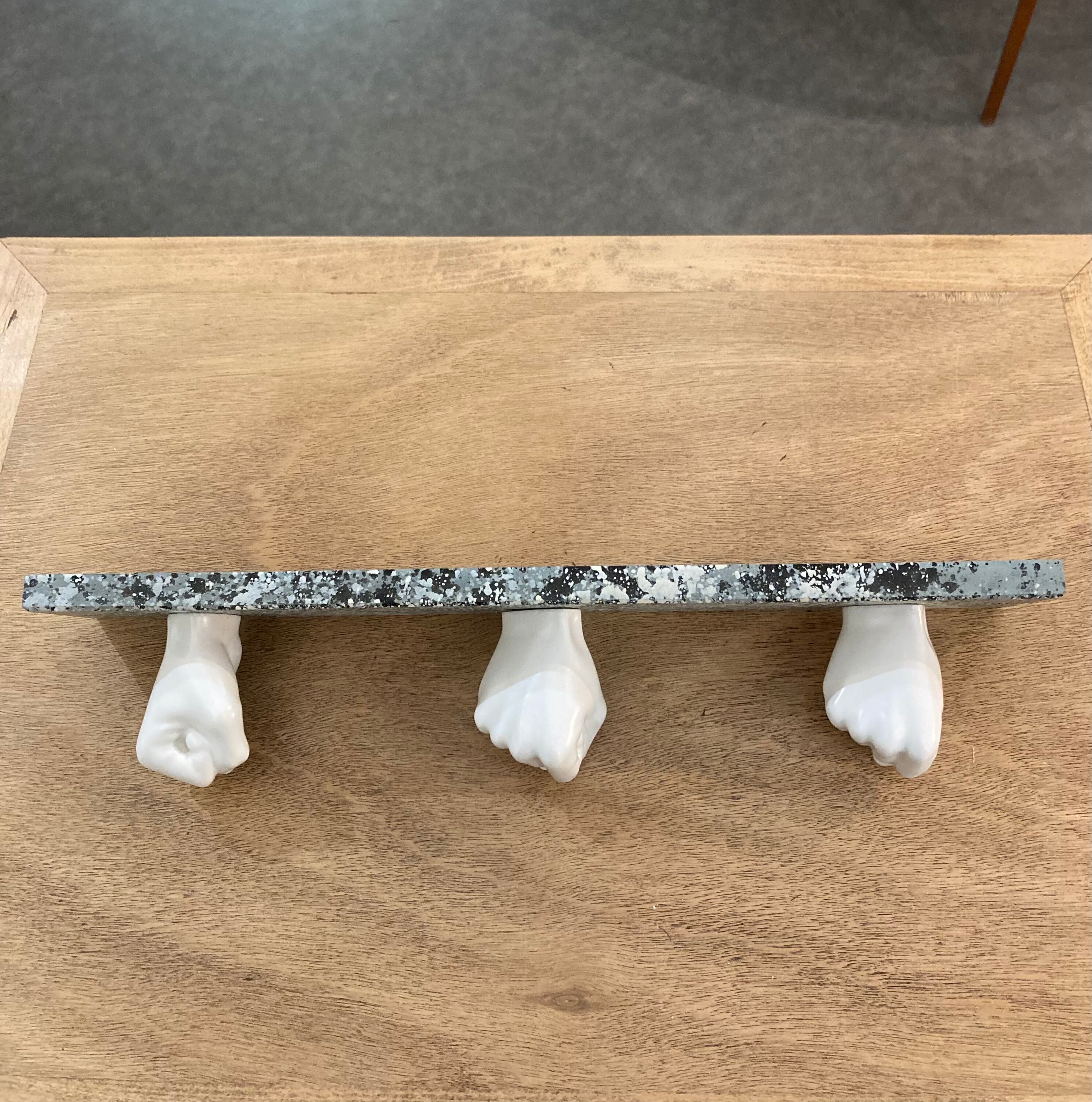 Hook 3 supports hand shape