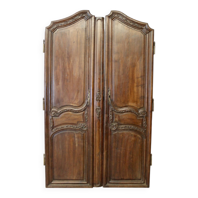 Paire de portes Louis XV richement sculptées