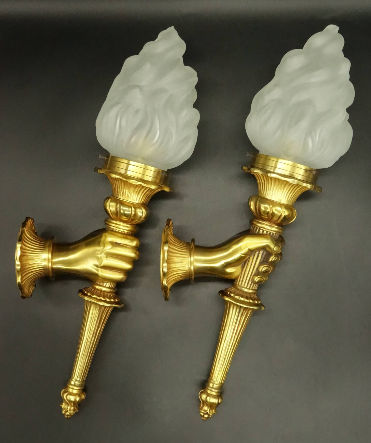 Large pair of torchiere sconces, hands, Louis XVI style - PETITOT bronze - 2 pairs available