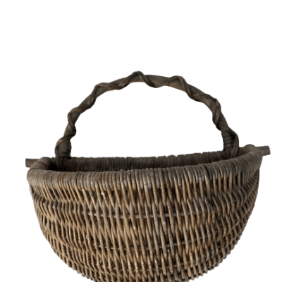 Half-moon wall basket in Wicker
