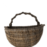 Half-moon wall basket in Wicker