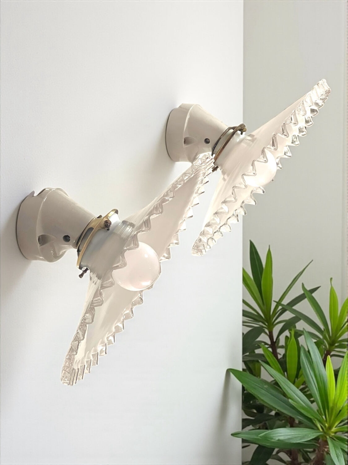 Pair of Art Deco wall sconces in scalloped opaline glass and porcelain