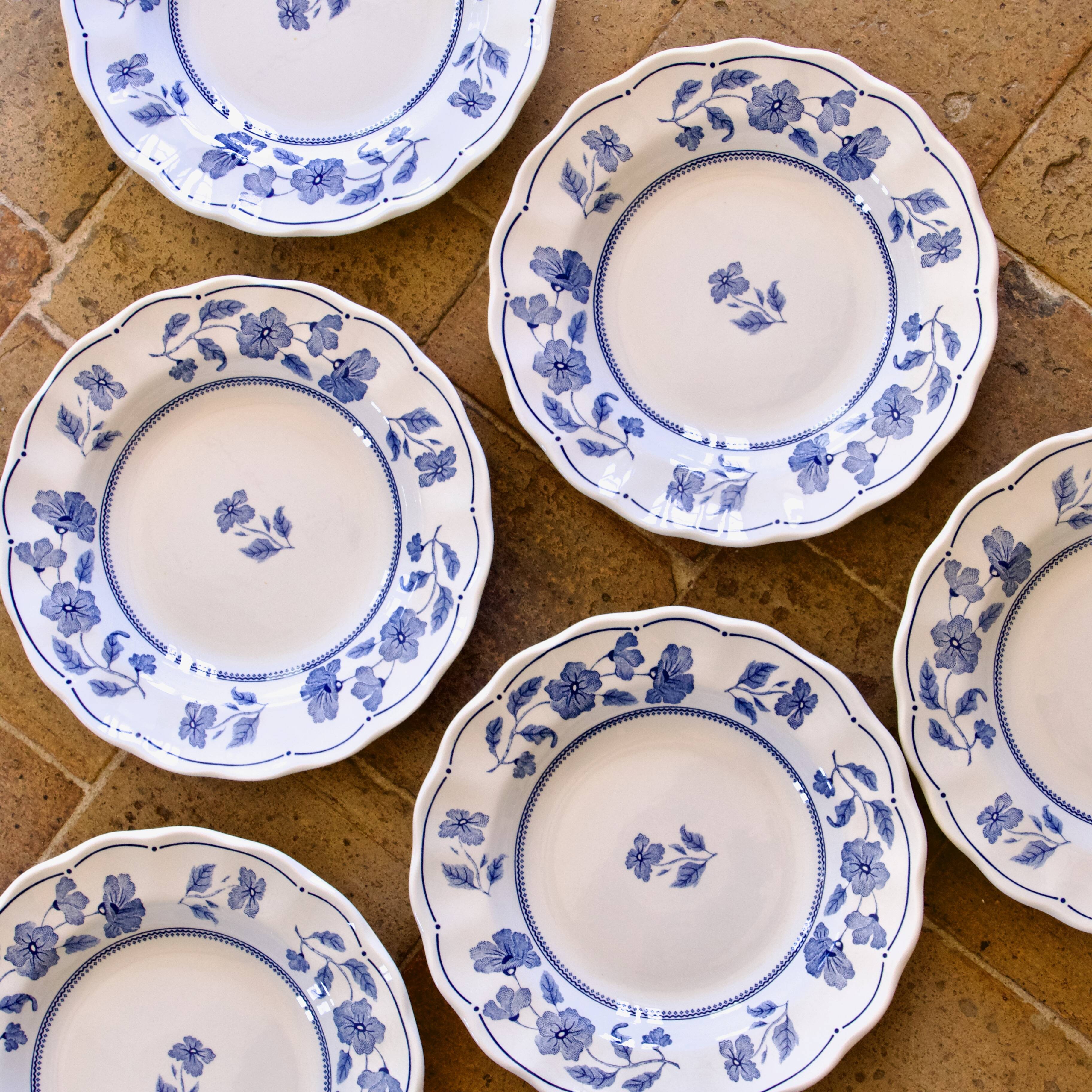 Large vintage Italian plates by Nueva Fontebasso