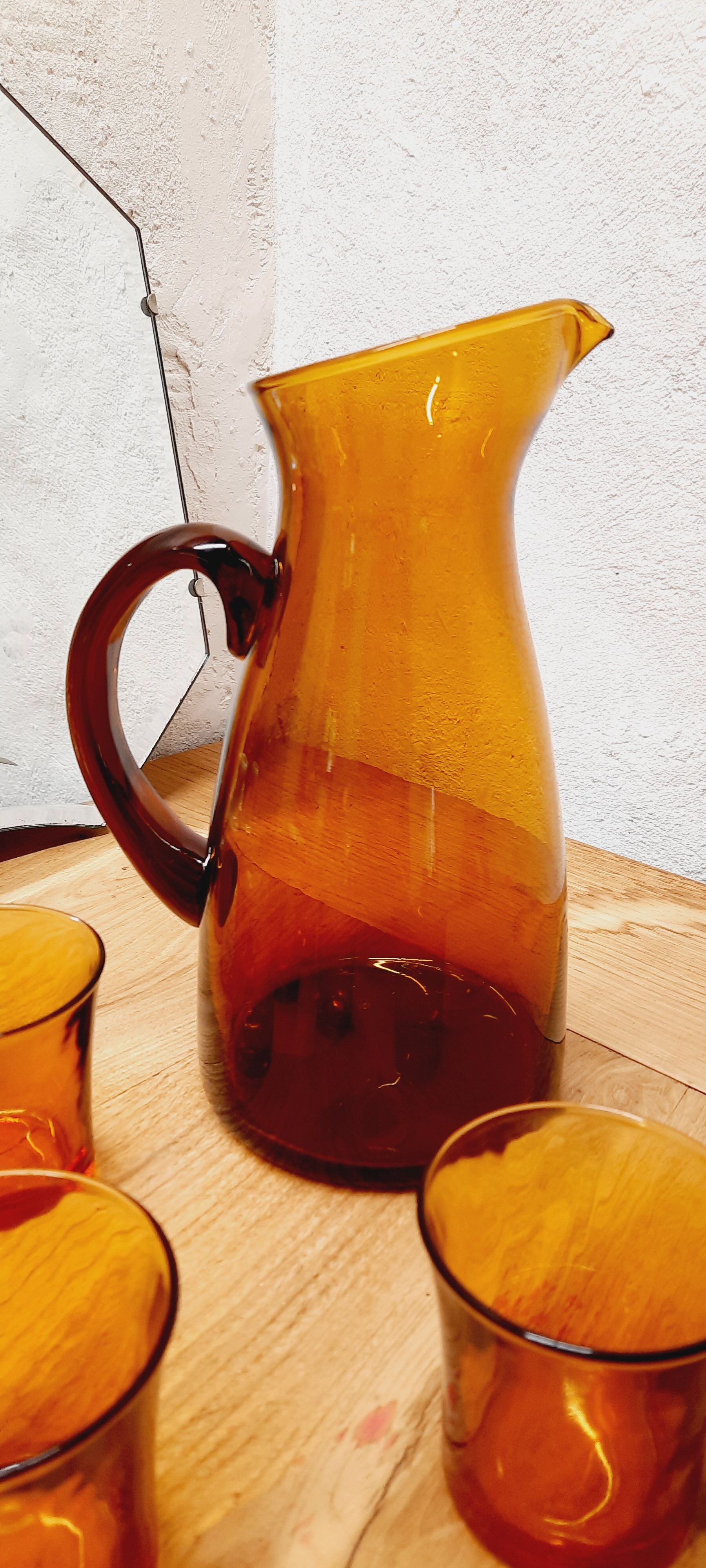 Set 6 amber glasses and decanter