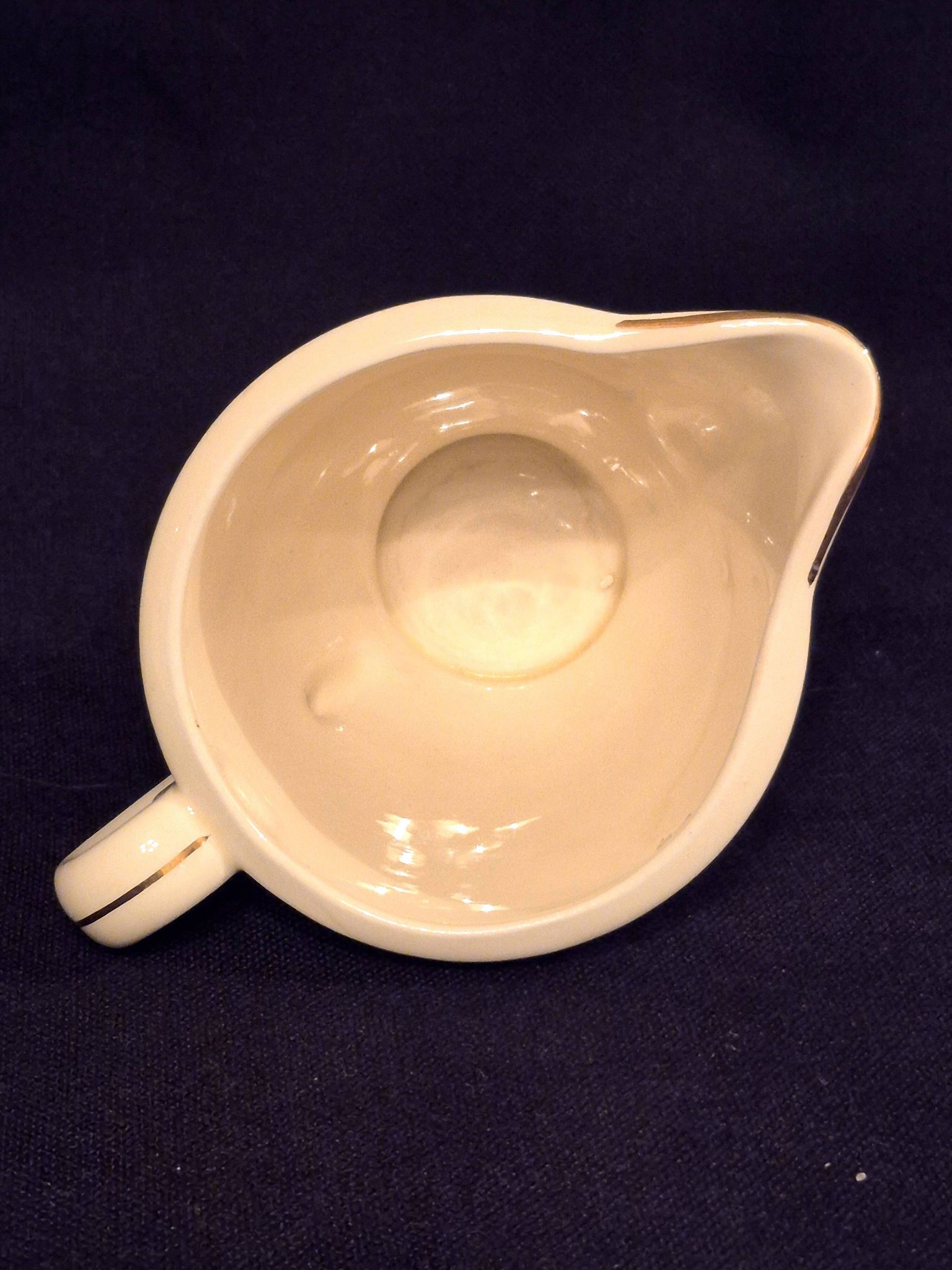 Antique milk jug in Gien earthenware, Valence model A040.