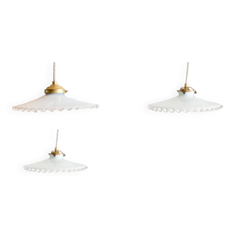 Lot de 3 suspensions opaline à dentelle