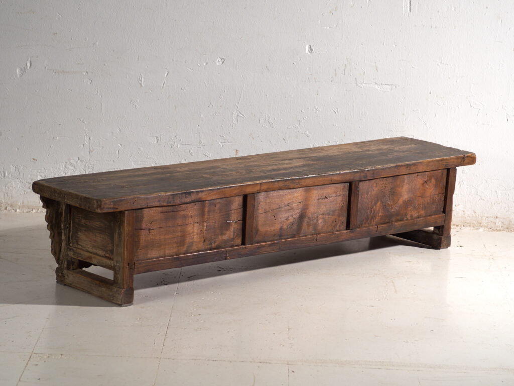 Table basse ancienne à tiroirs en bois de pin – Chine, vers 1900