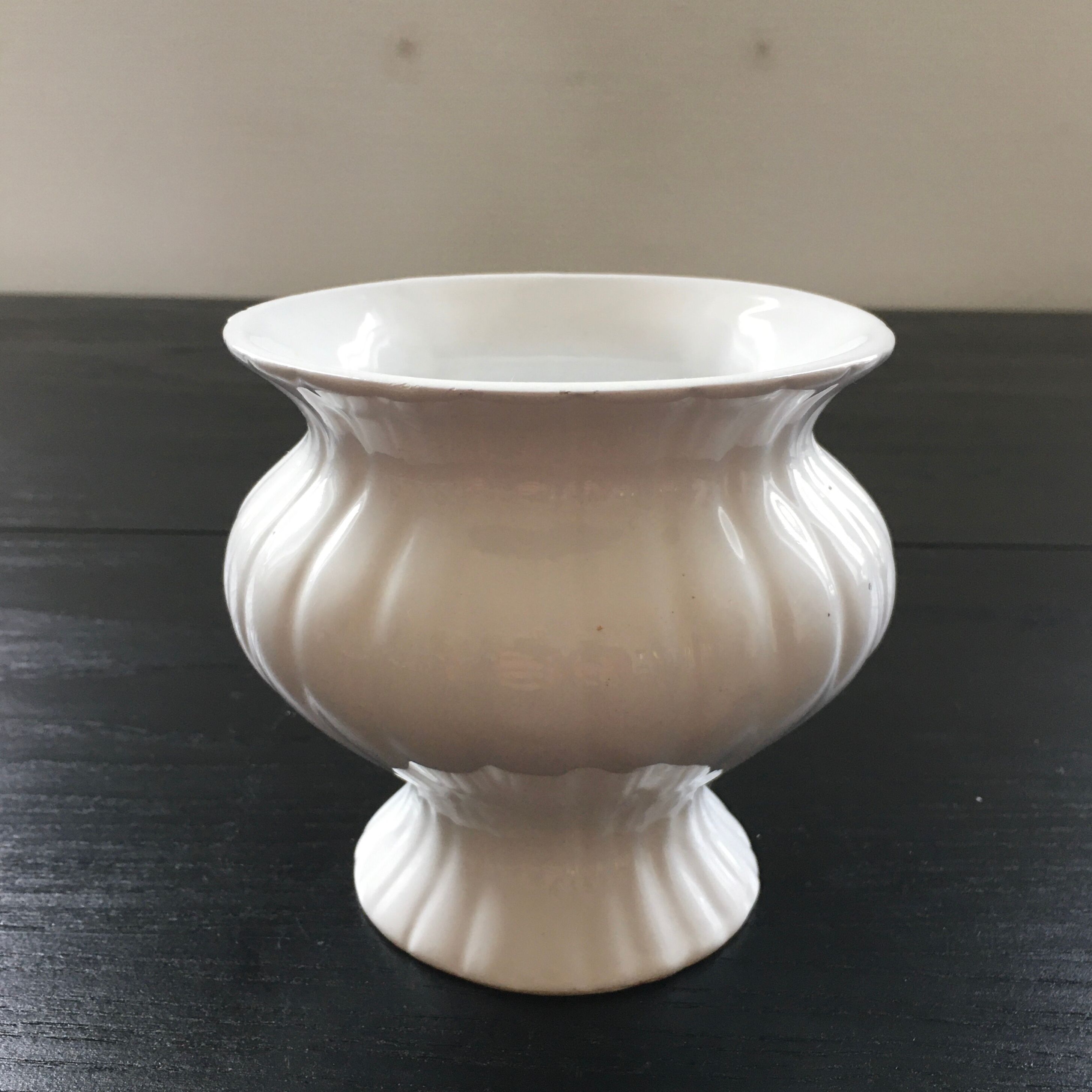 White Médicis style vase