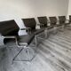 Ensemble de 6 chaises Uno en cuir gris sur piètement tubulaire chromé en porte-à-faux
