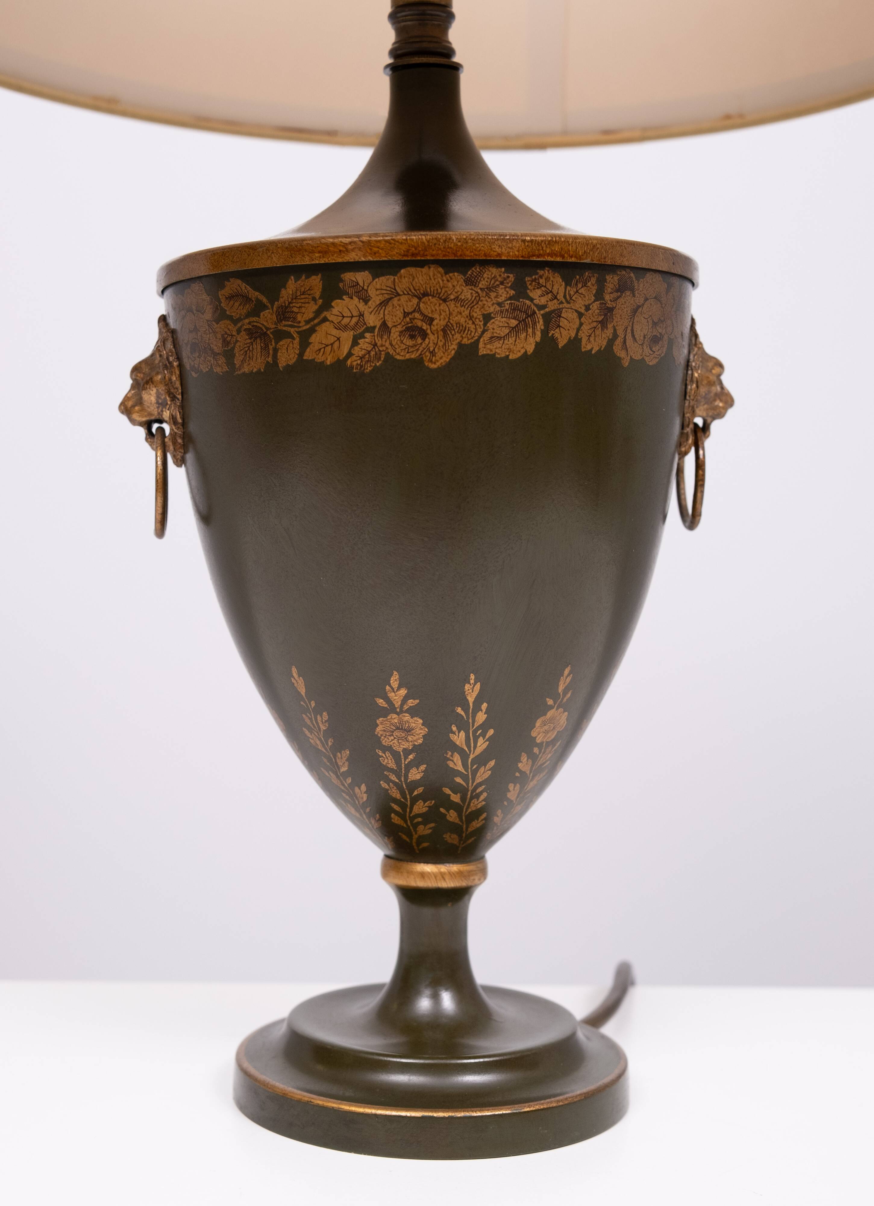 Beautiful metal green-painted tôle table lamp 1960s france