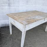 Farm table