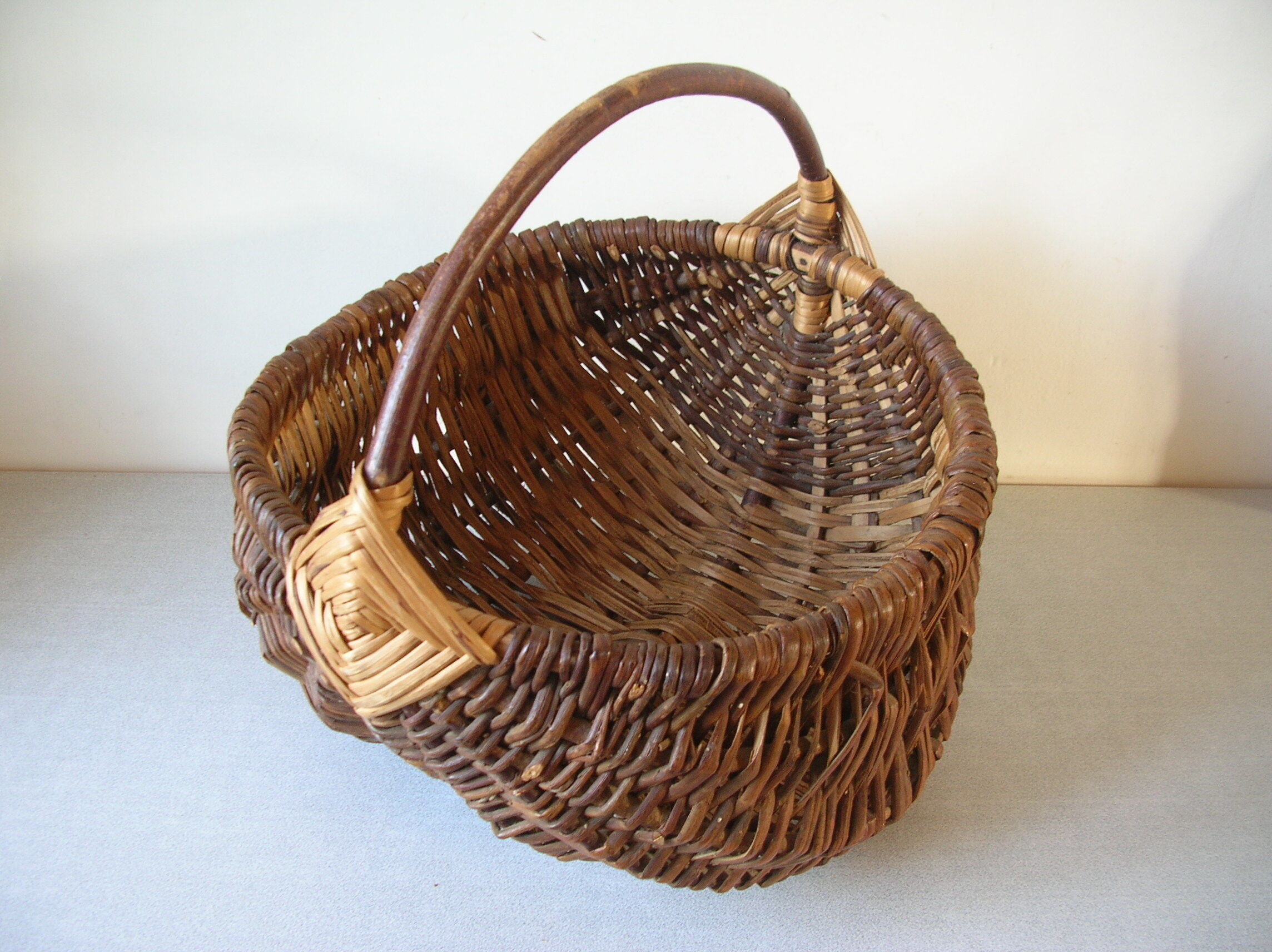 Ancien panier en osier et bois de Normandie déco cuisine ferme normande 40 cm