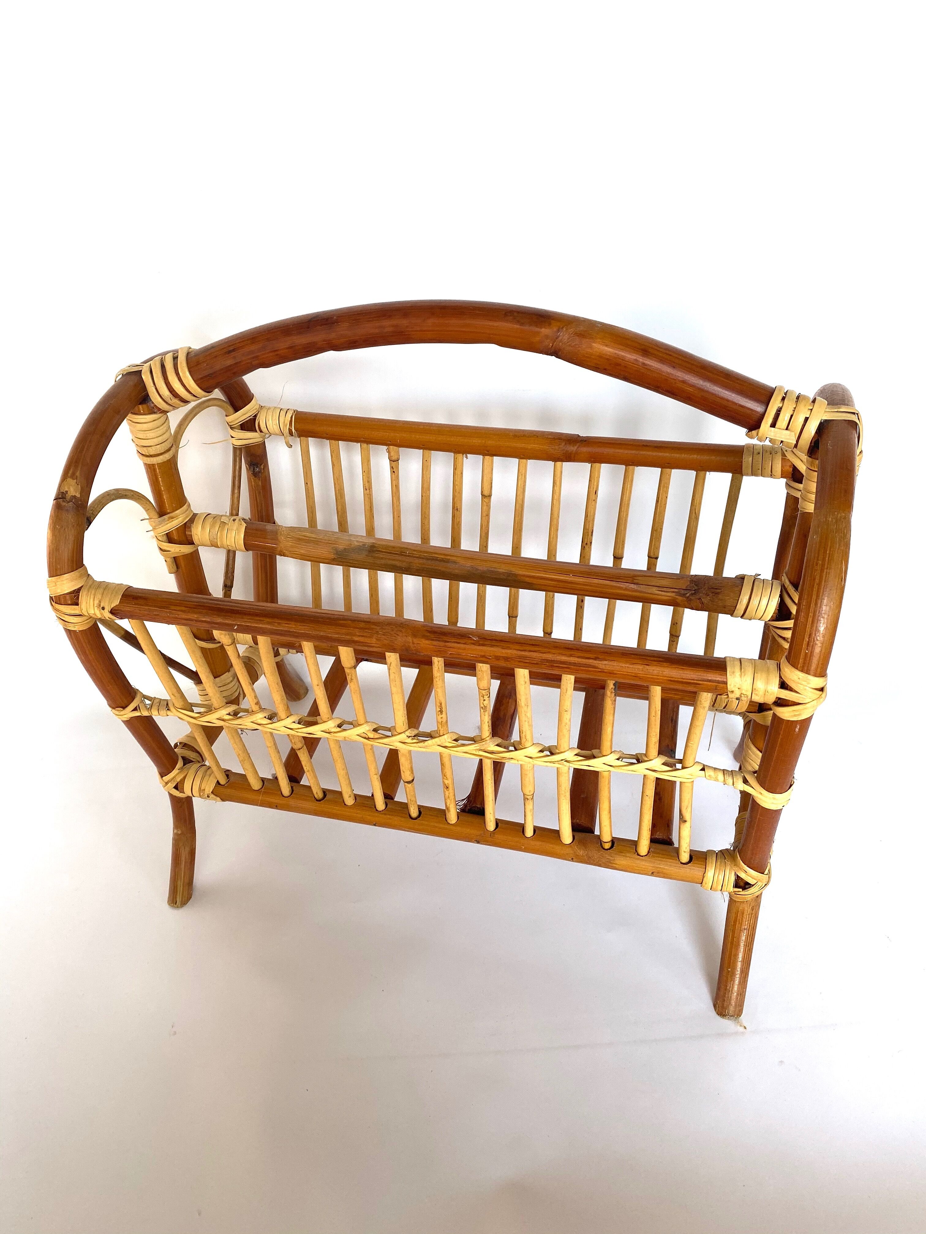 Rattan magazines holder