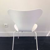 Serie 7 chair by Arne Jacobsen for fritz hansen
