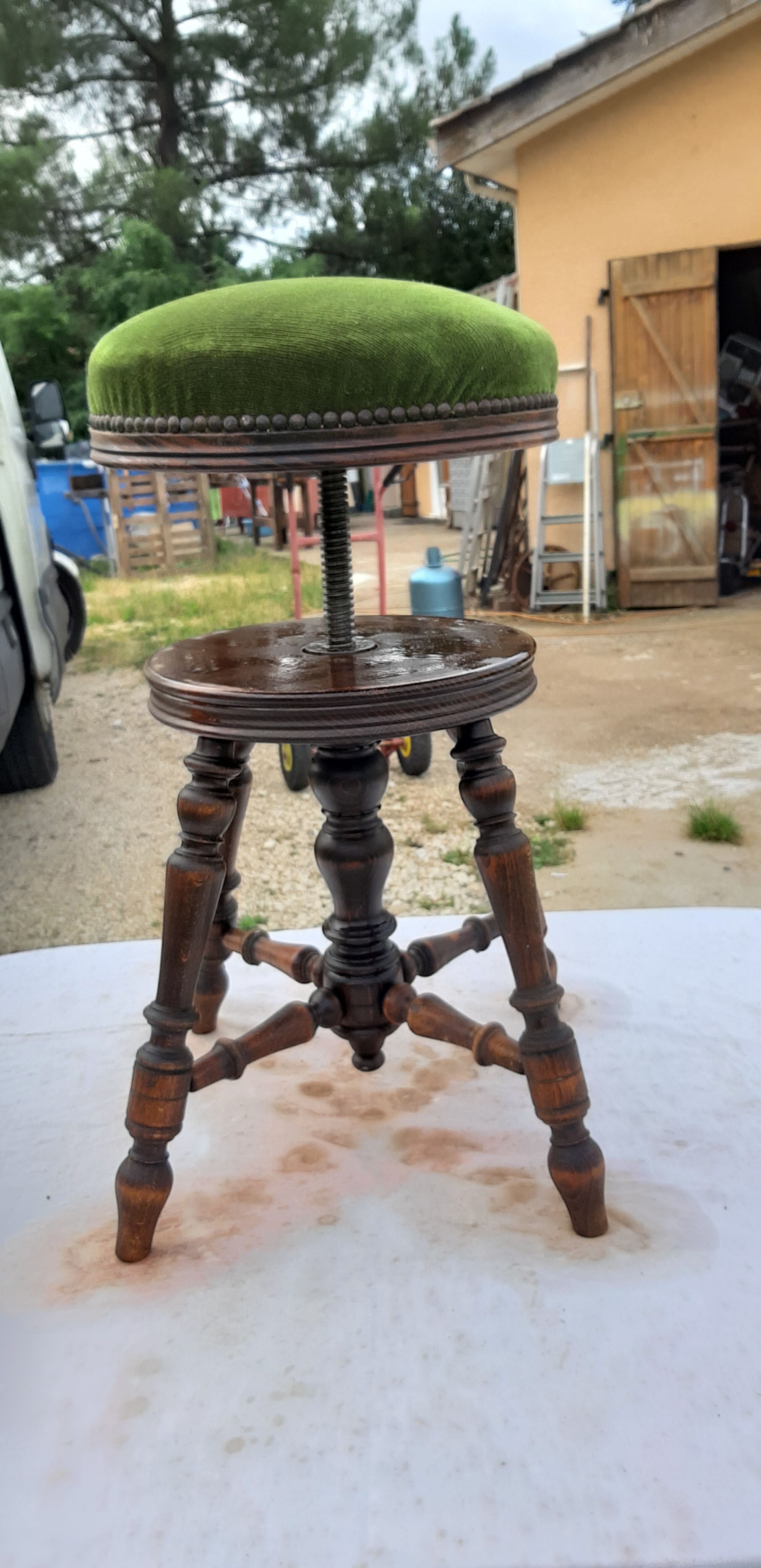 Piano chène and velvet tabouret