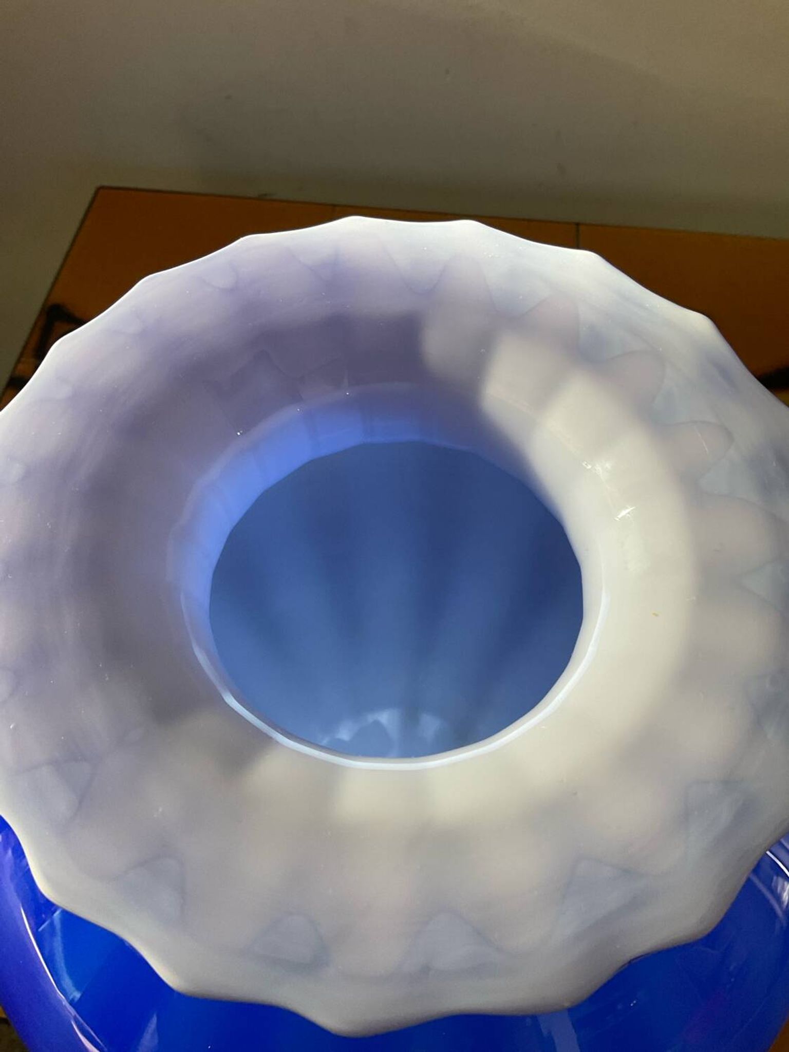 Grand vase boule Murano en pâte de verre bicolore