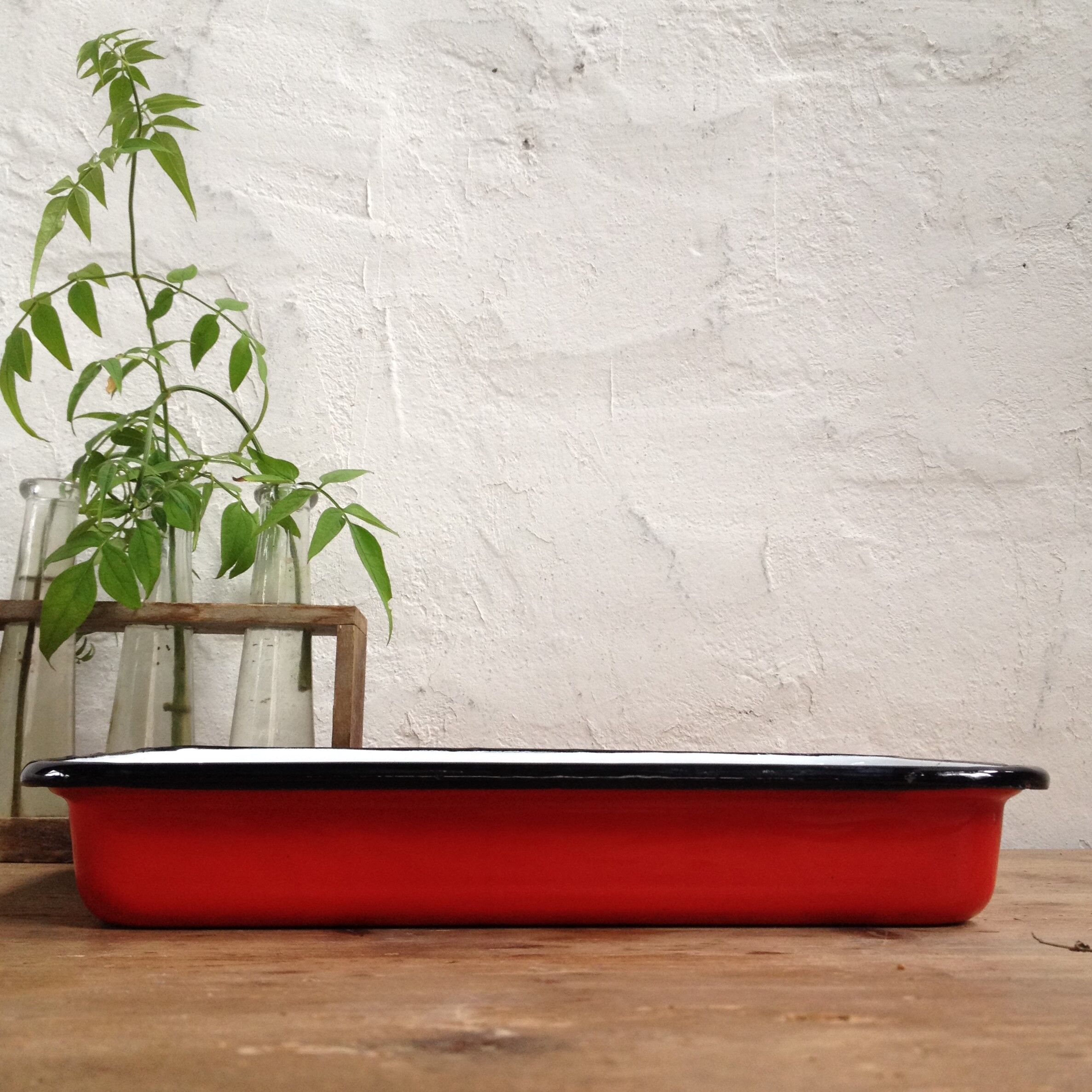 Red enamelled plate dish