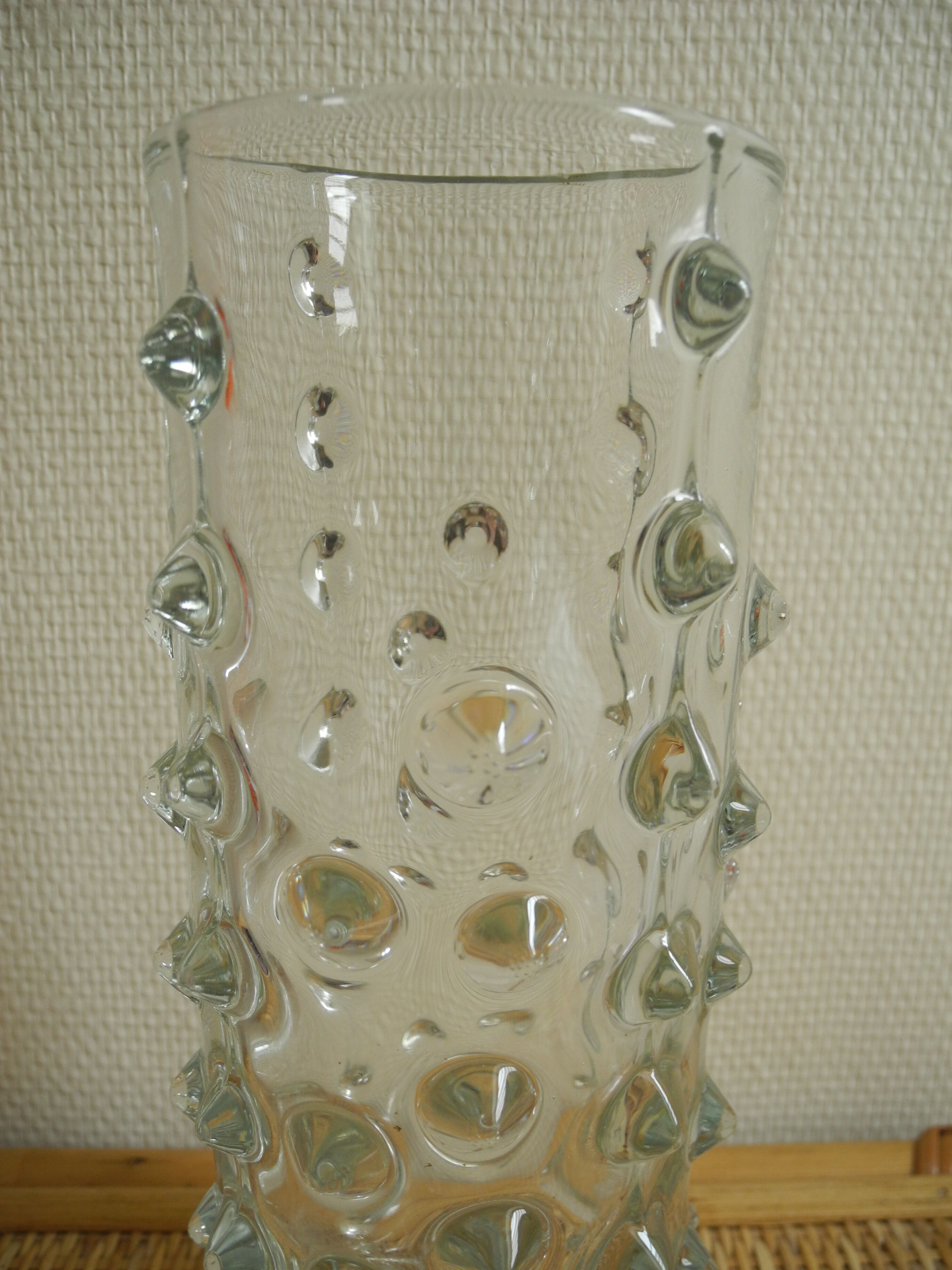 Vase verre moulé pointes