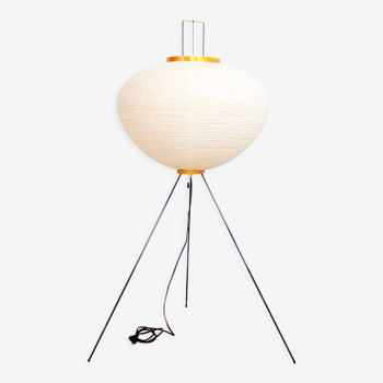 AKARI floor lamp by Isamu Noguchi