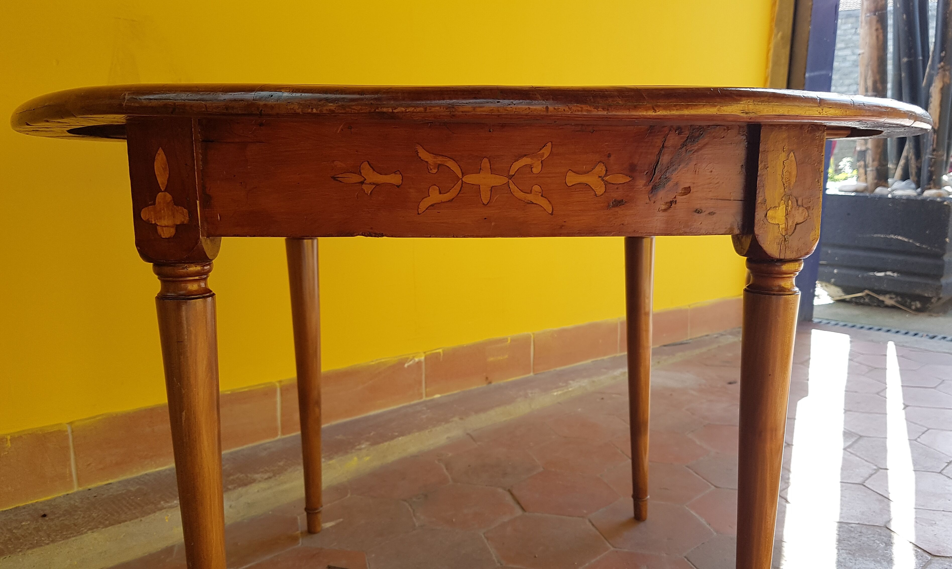 Table basse en marqueterie  vernie