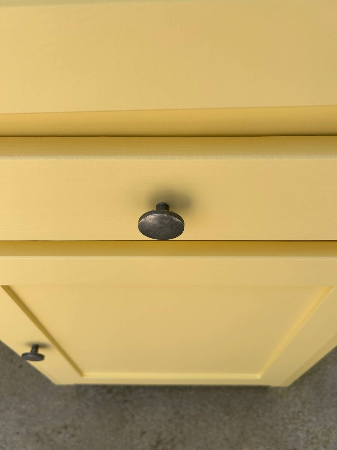 Buffet haut en bois peint (rénové)