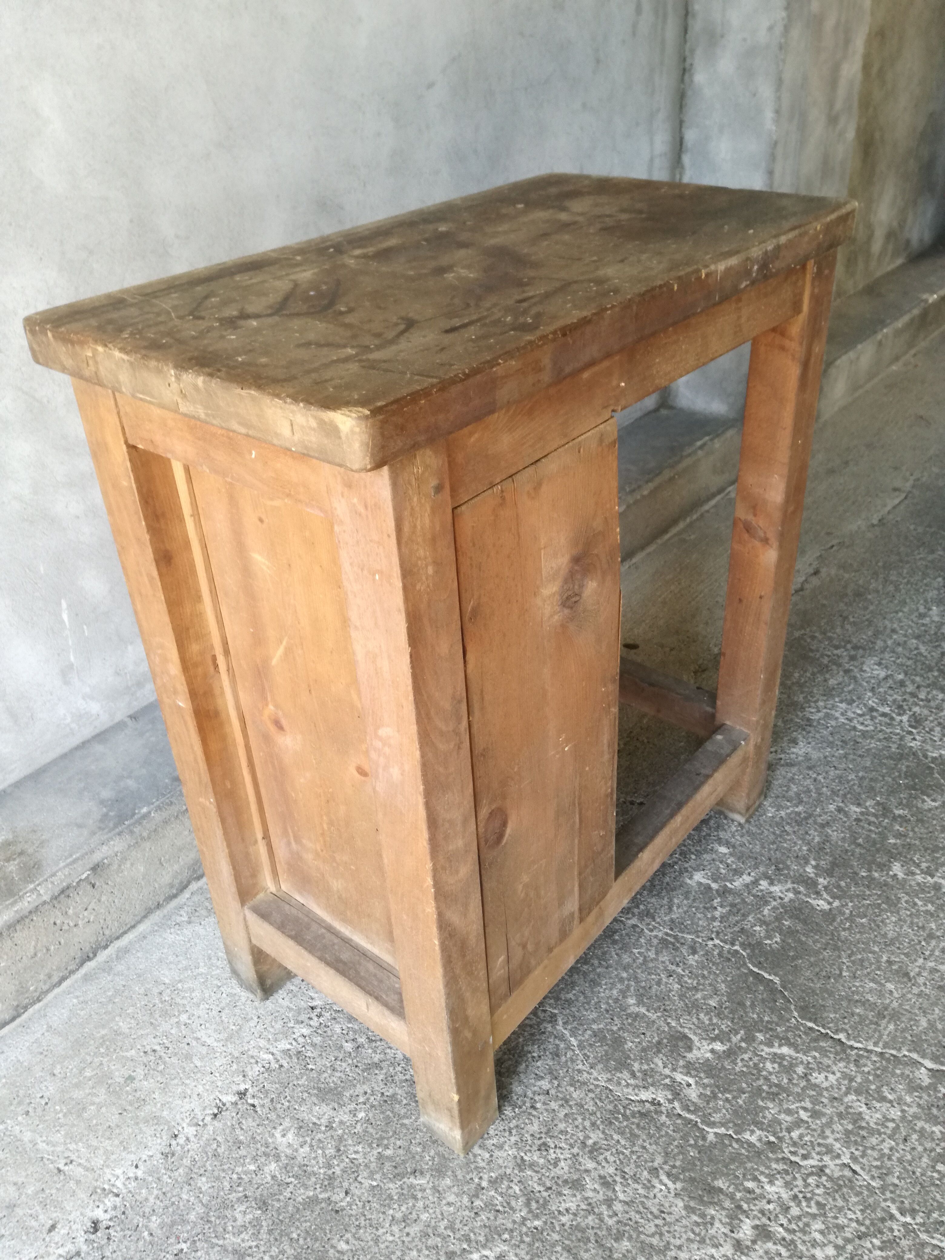 Wooden craft workbench