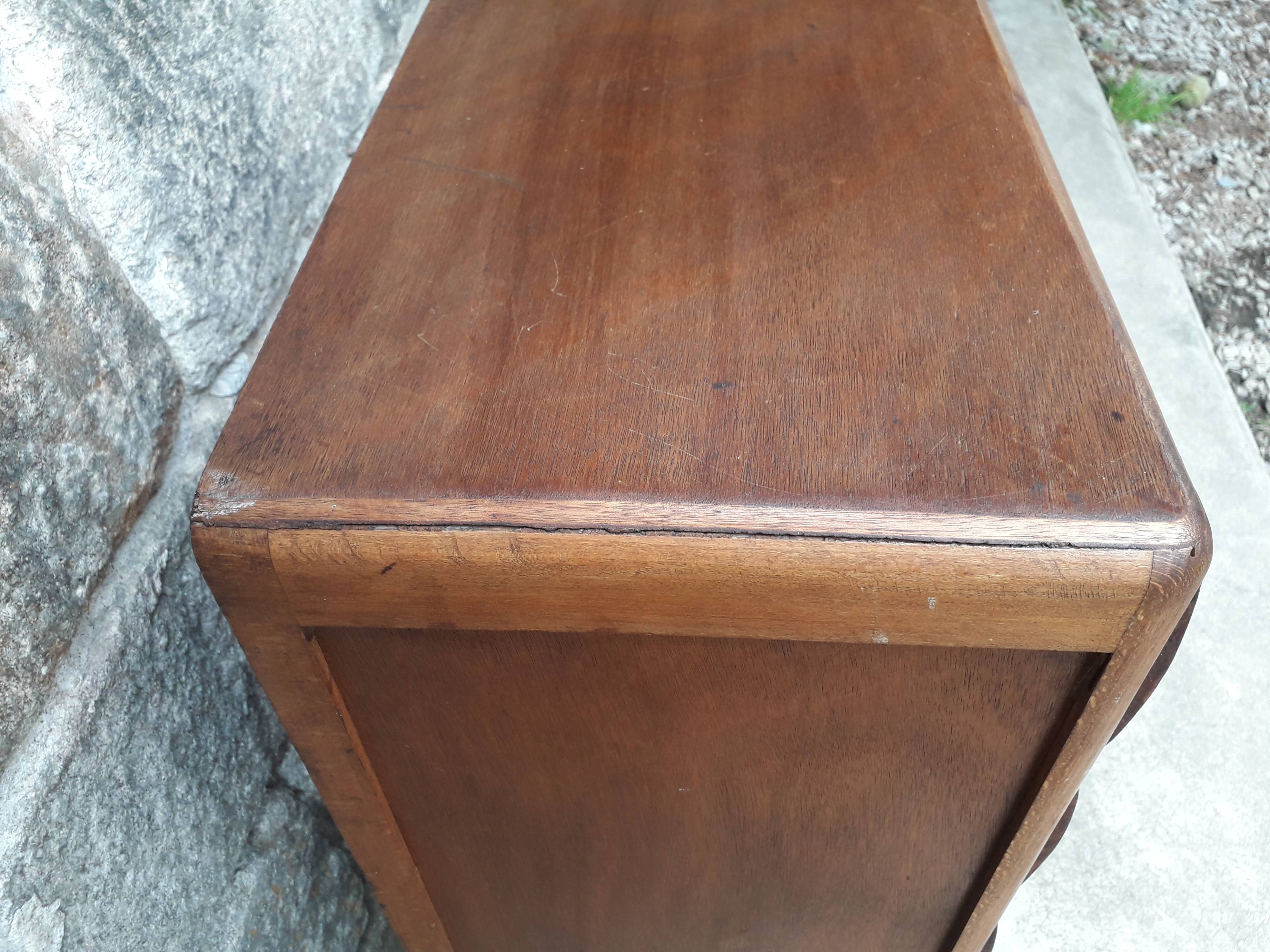 Commode à tiroirs pieds compas