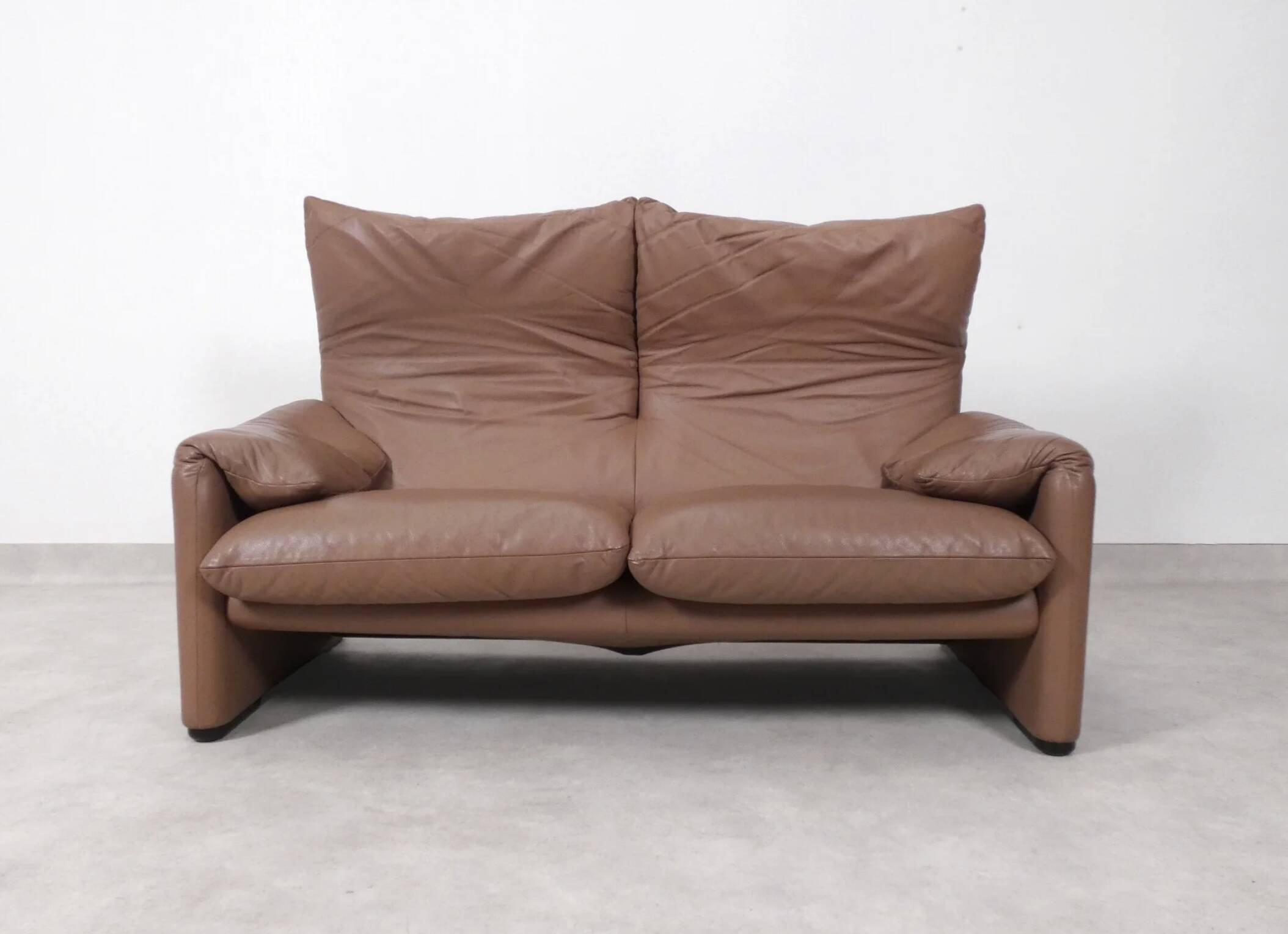 Set of Cassina Maralunga 2 seaters in mocca leather