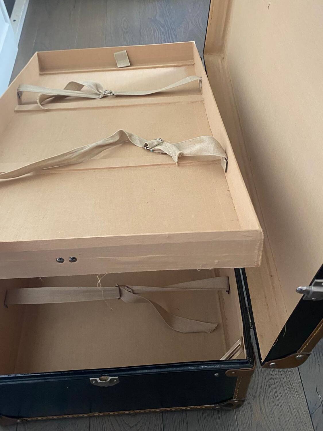 Malle Cabin Mid-Century Fibre Vulcanised / Beige Leather / Metal