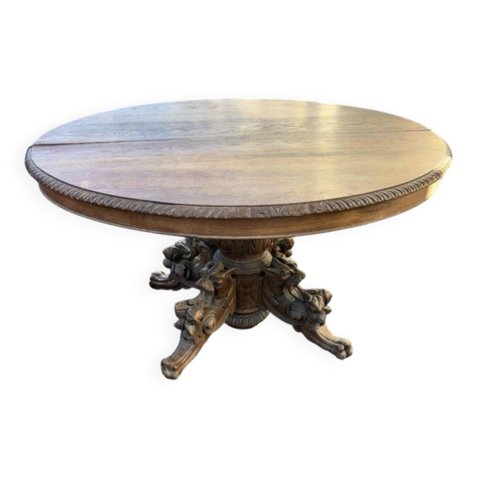 Oval hunting table in solid wood with dragon decoration.