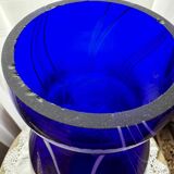 Vase en verre soufflé bleu
