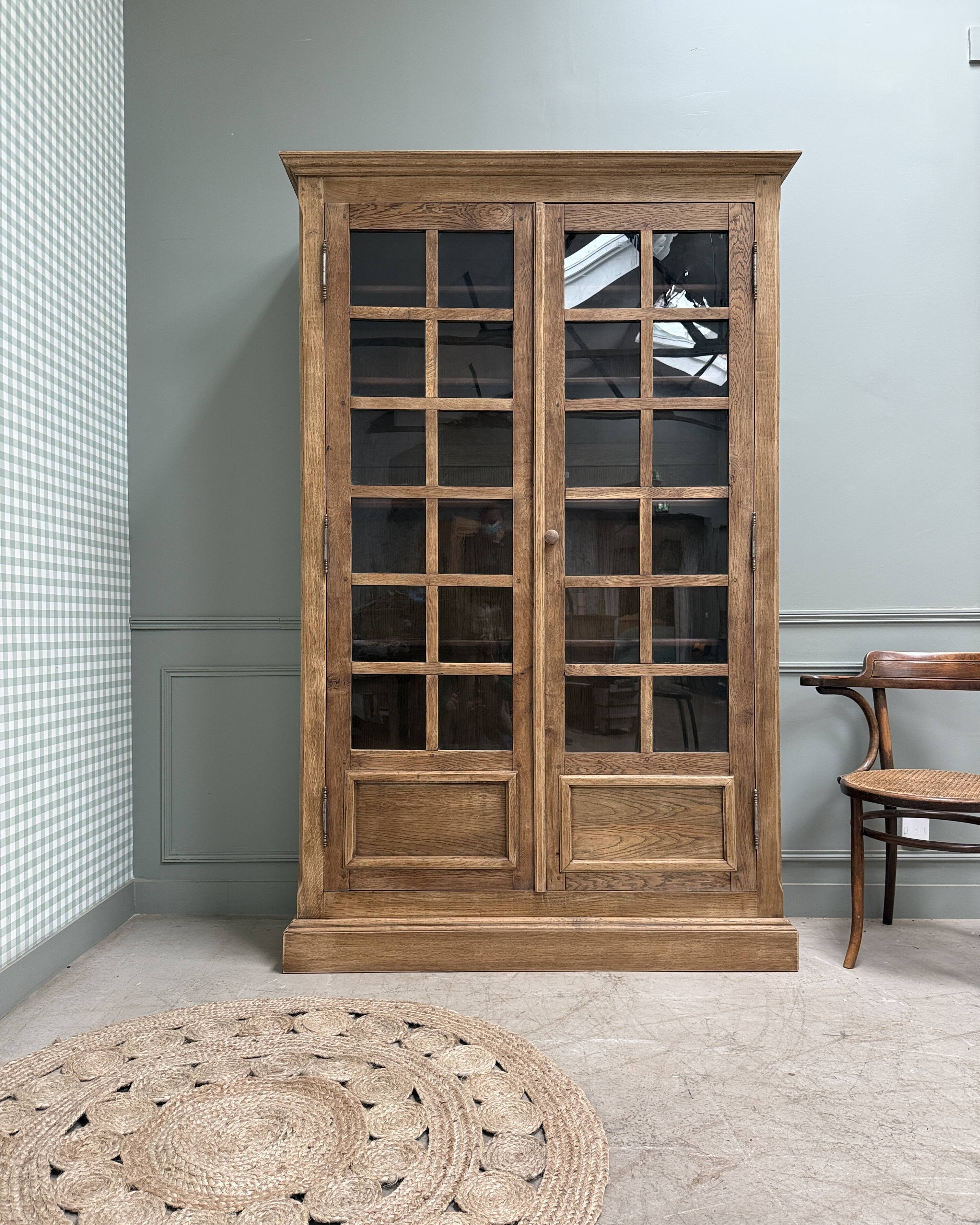 Large vintage display cabinet in solid oak (renovated)