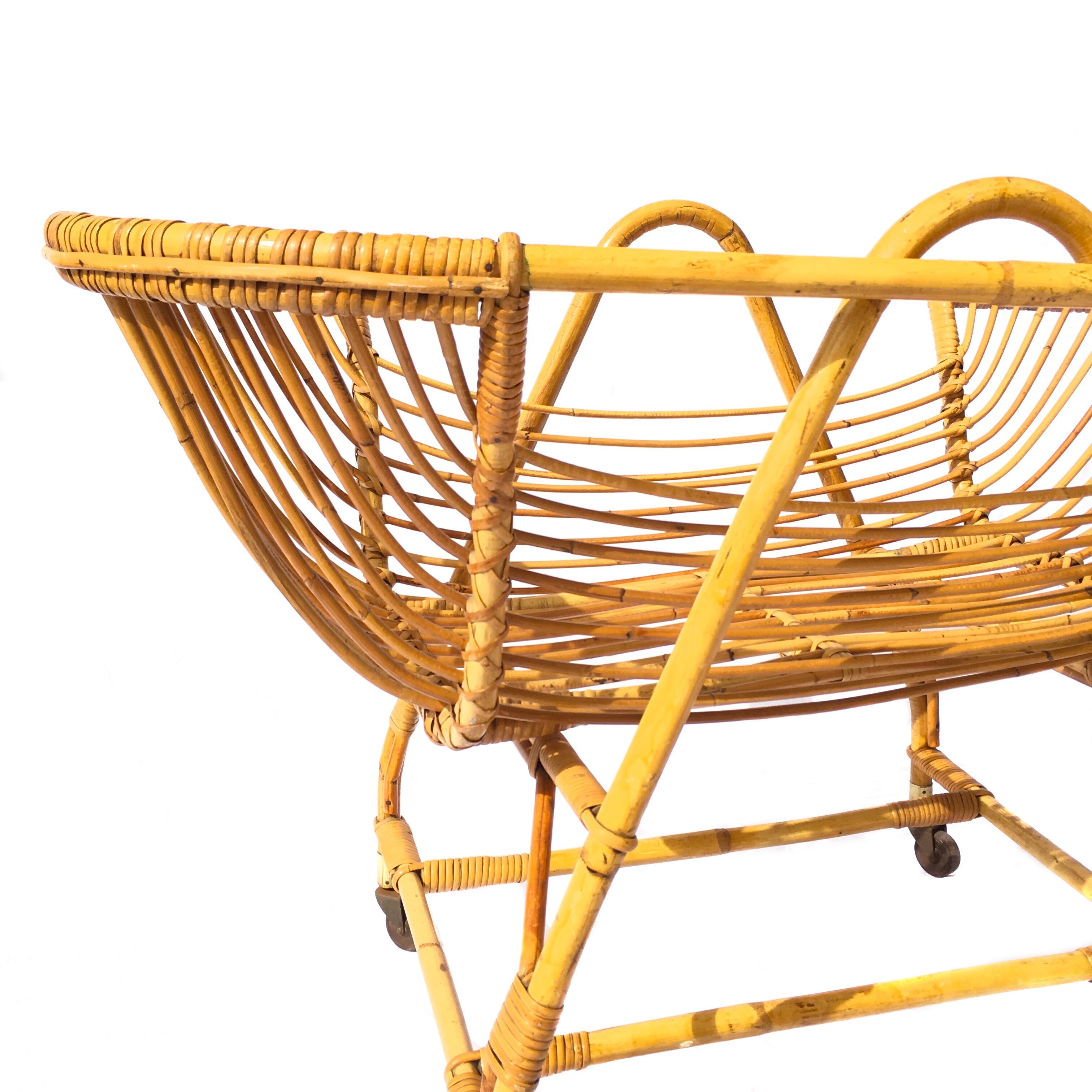 Vintage rattan cradle for baby with bed sky