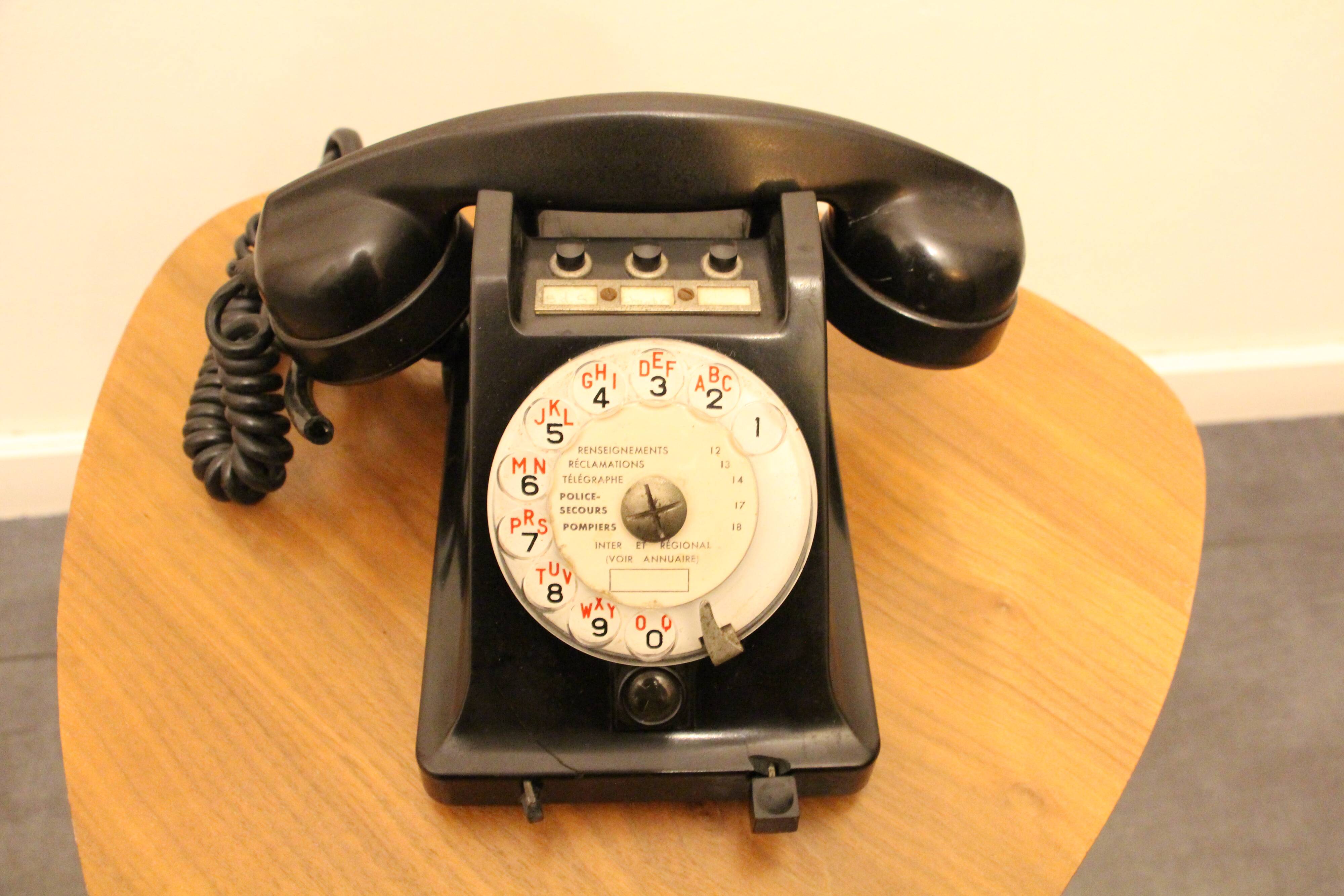 Ericsson phone in black bakelite