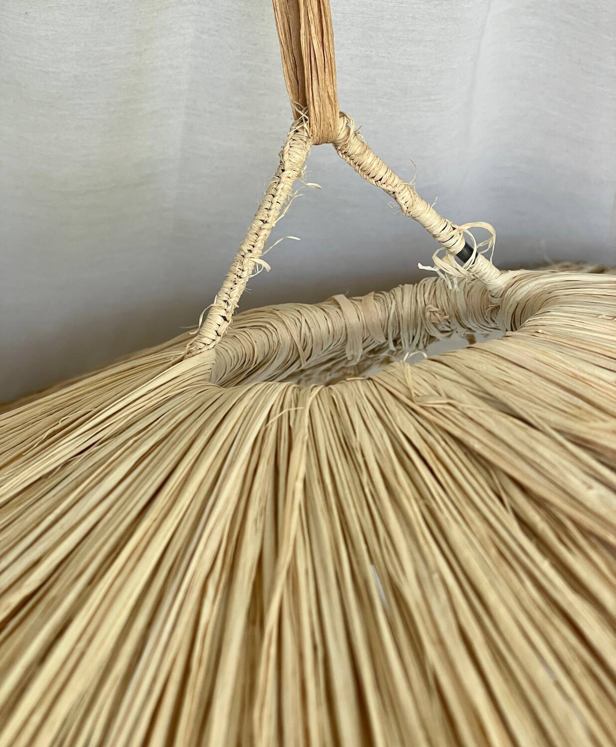 Parasol hanging raffia flower cup