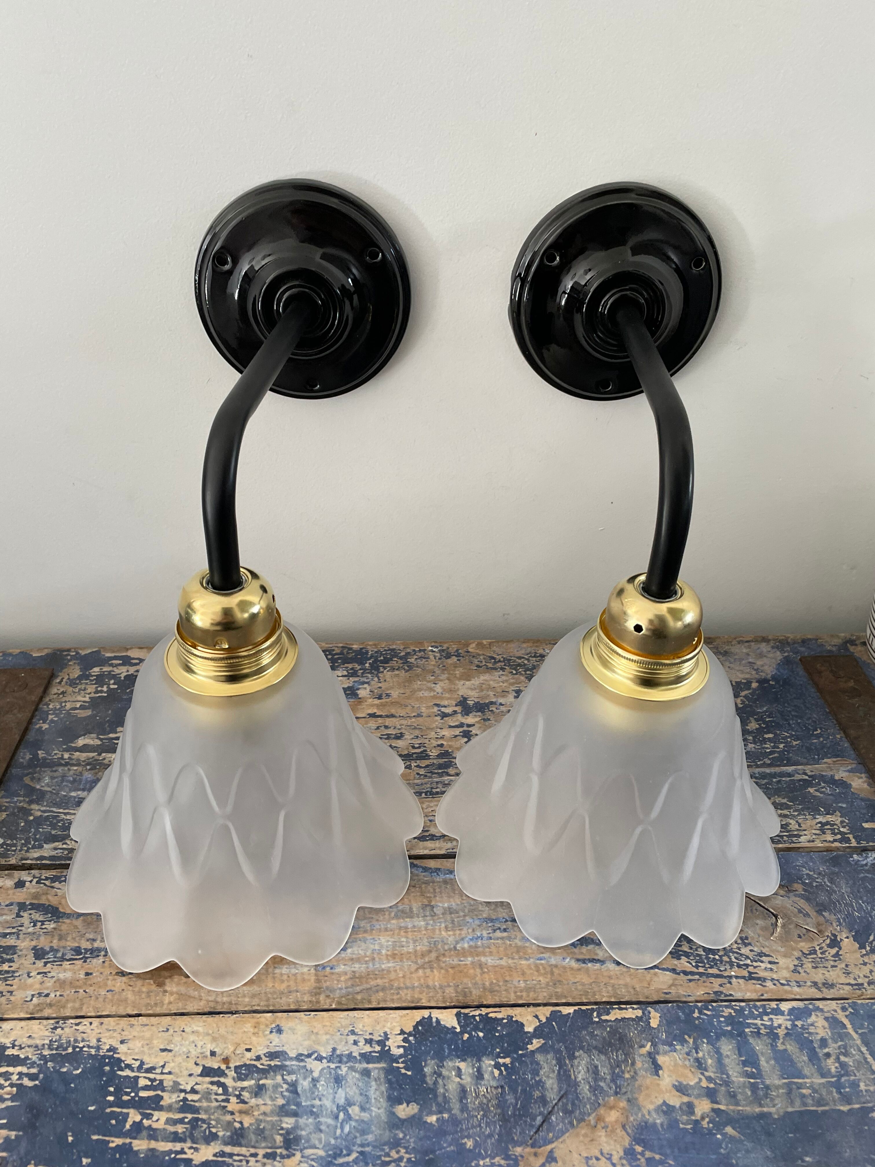 Pair of Art Deco wall lights in glass and ceramic