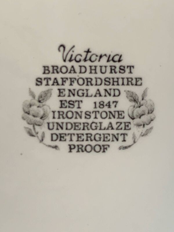 6 assiettes plates anglaises Staffordshire Victoria