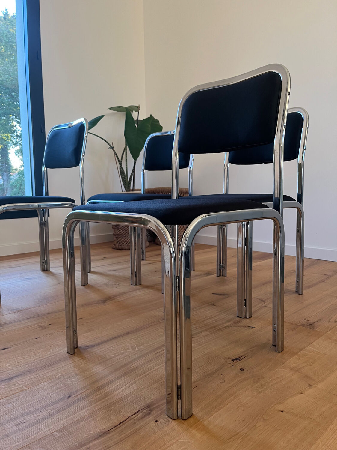 Lot de 4 chaises en acier chromé