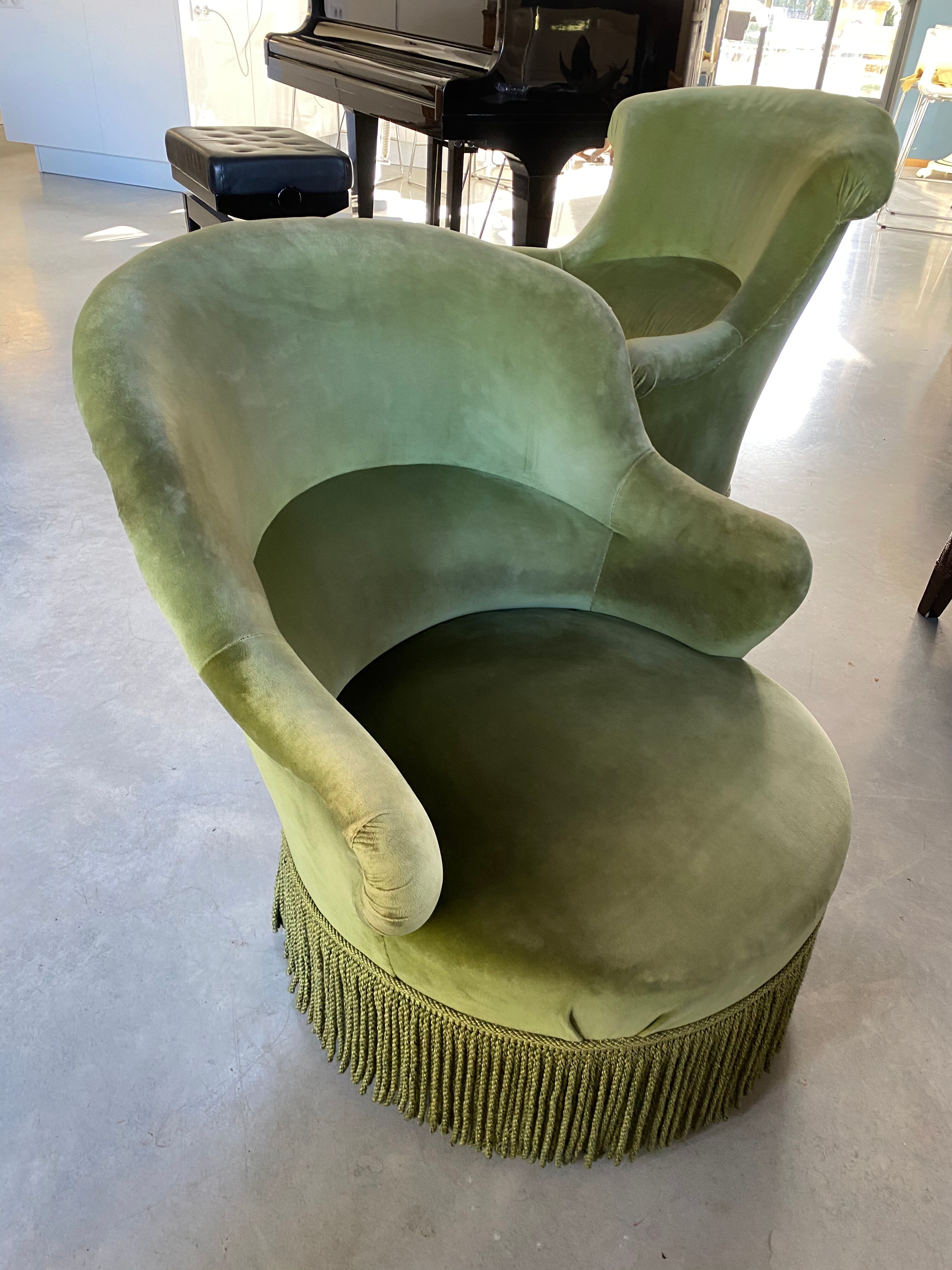 Almond green toad chair