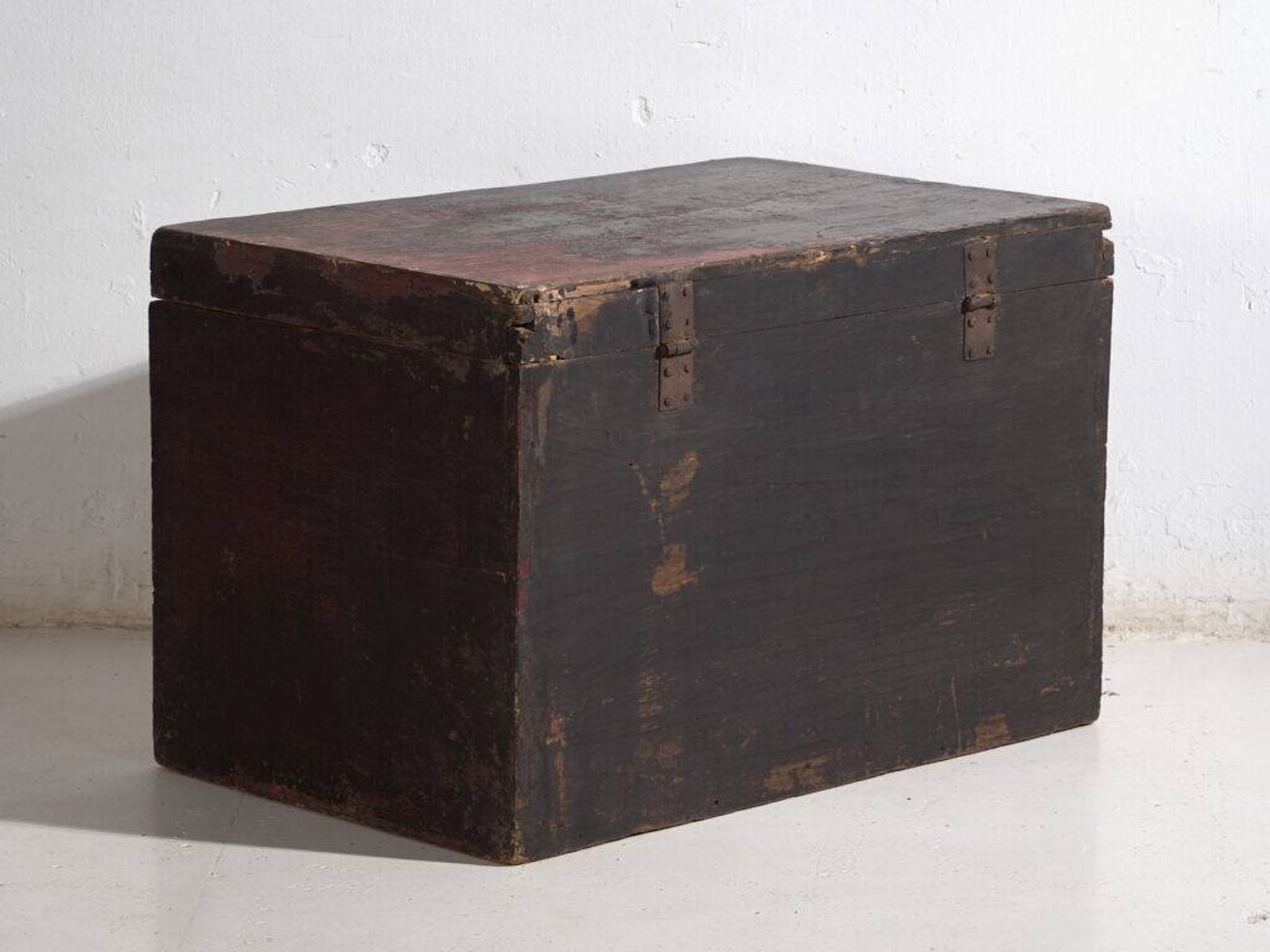 Antique Chinese chest painted in pine wood – China, circa 1900