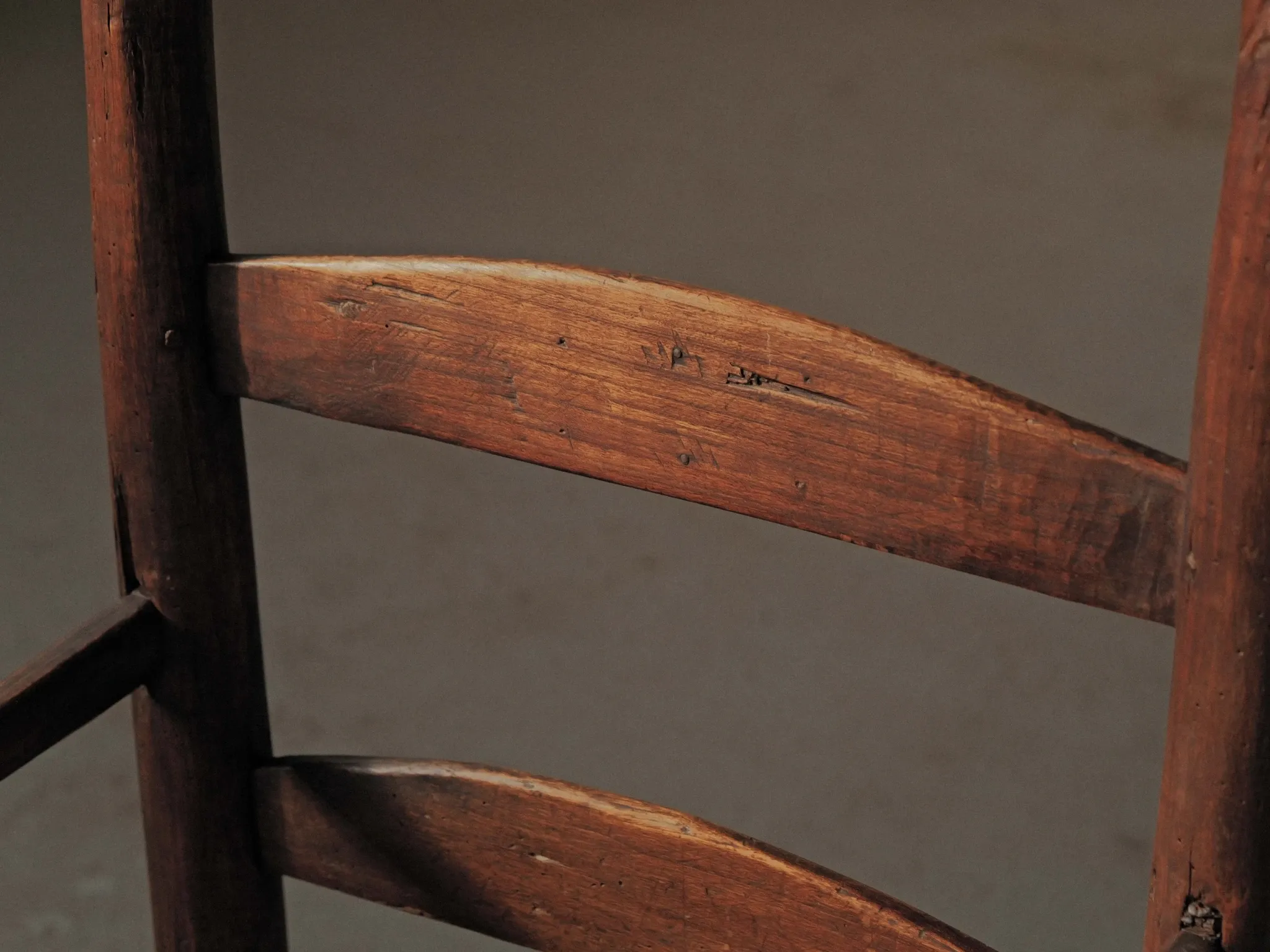 Fauteuil paysan en bois massif et paille, XIXᵉ siècle