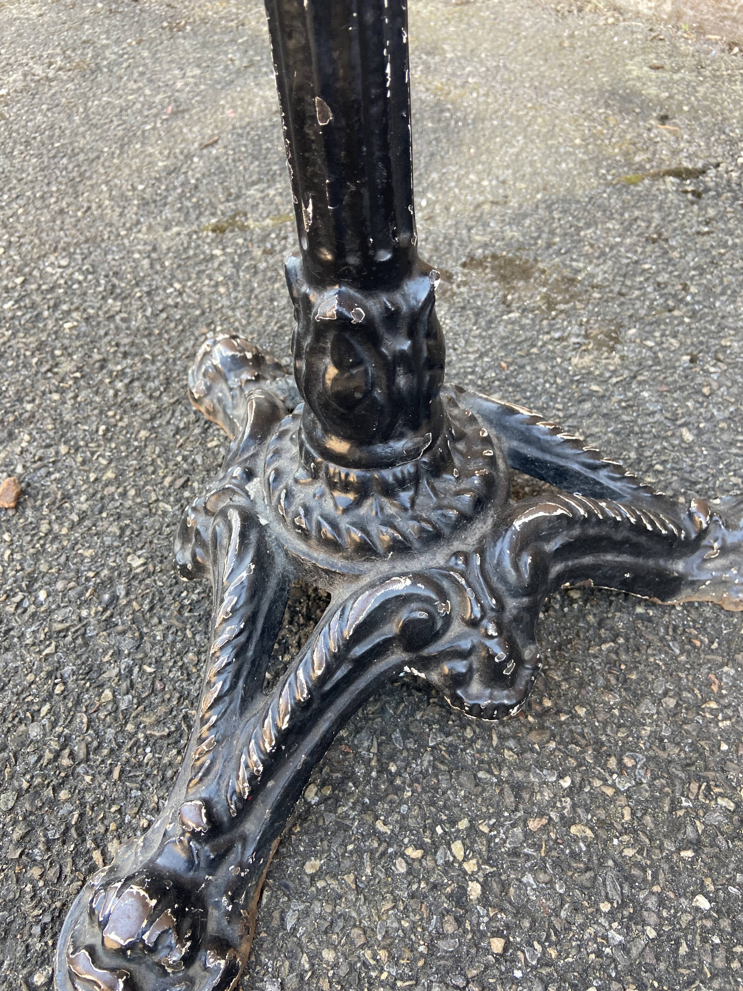 Bistro parisian table