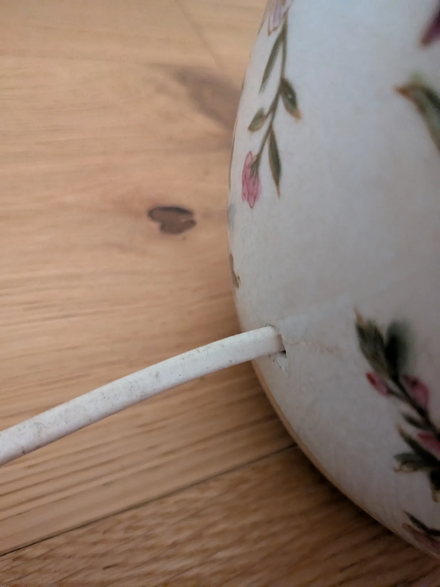 Vintage Chinese porcelain globe lamp