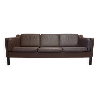 Canapé 3 places cuir design scandinave.