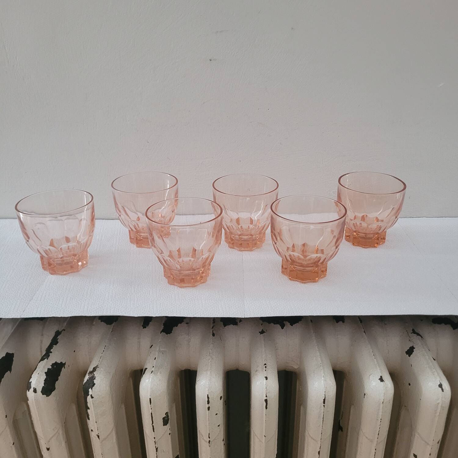 6 late Art Deco rosé glasses – molded star base