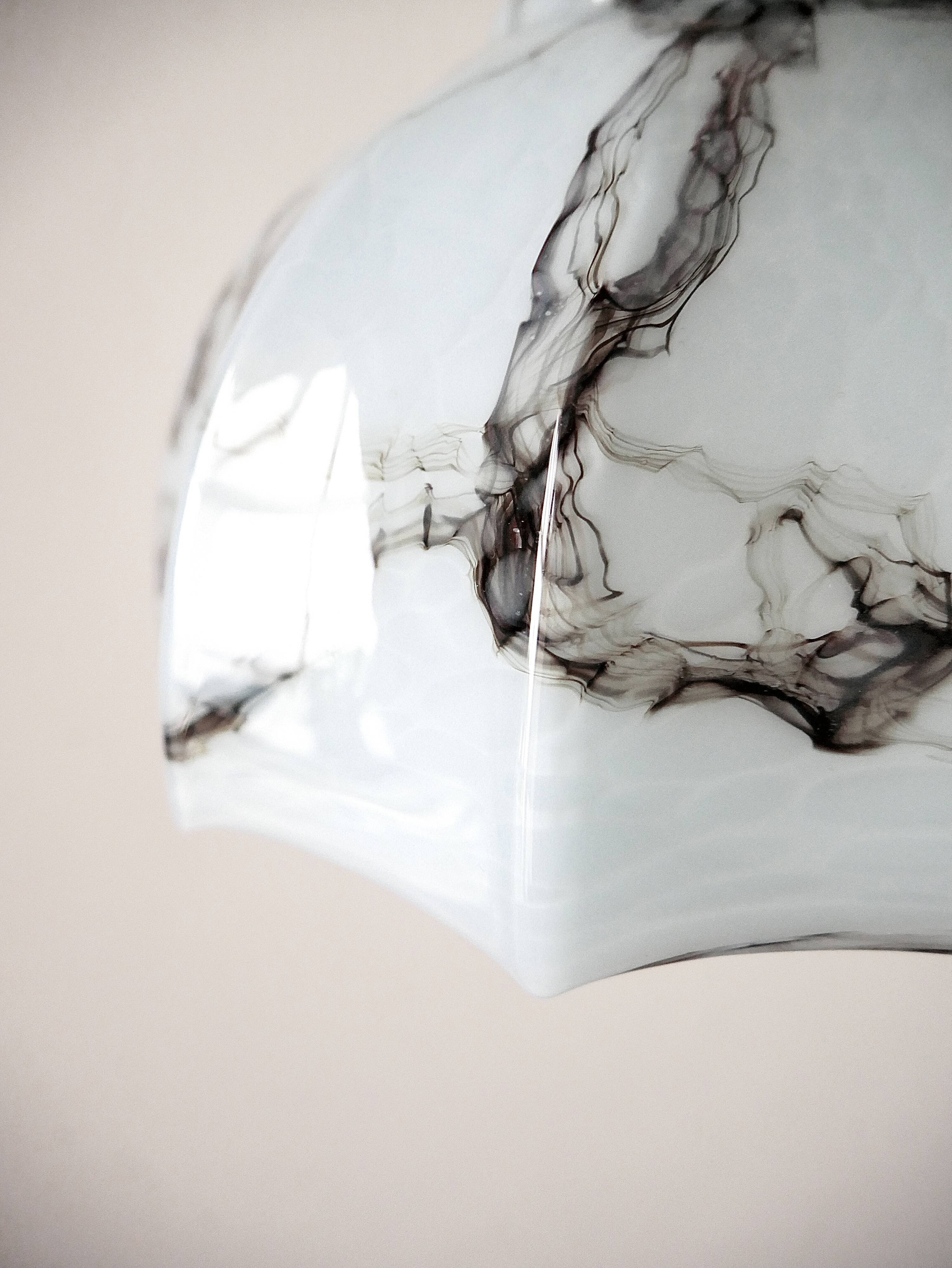 Blue opaline suspension