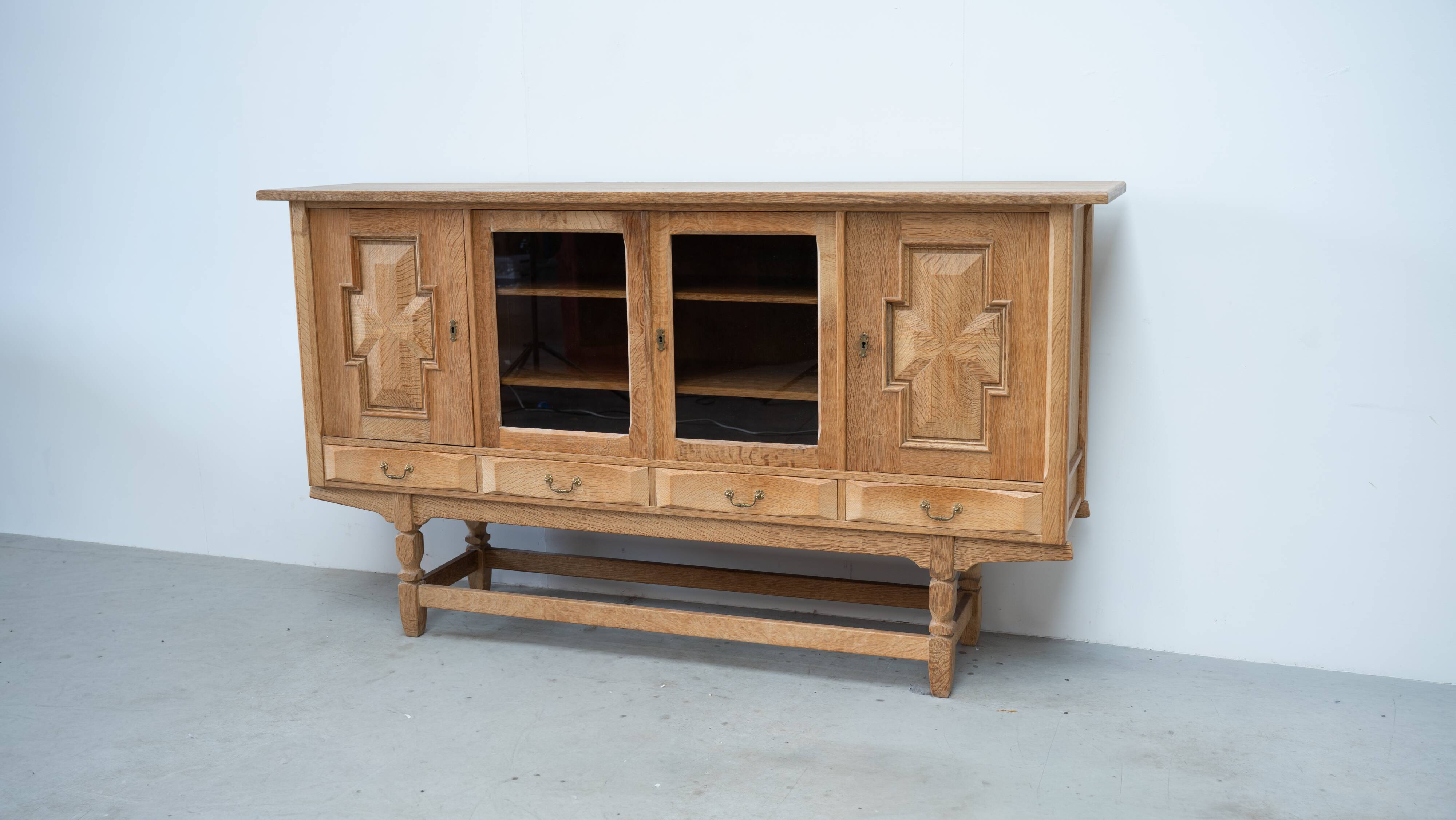 Buffet haut en chêne scandinave par Kjaernulf