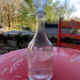 Bouteille en verre ciselé