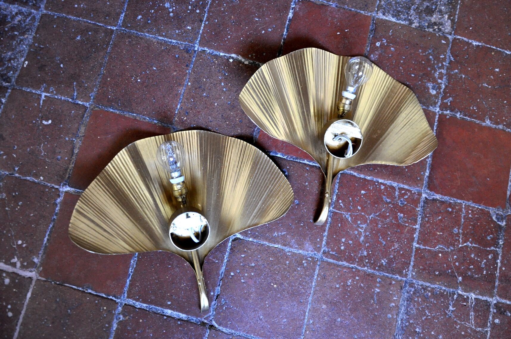 Pair of ginkgo wall lamps, gilded metal, Italy, 1970