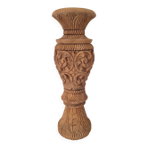 Vase en bois massif sculpté
